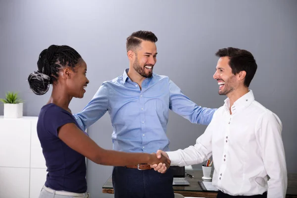 Man Looking Happy Business People Shaking Hands Meeting Room — Stock Photo, Image