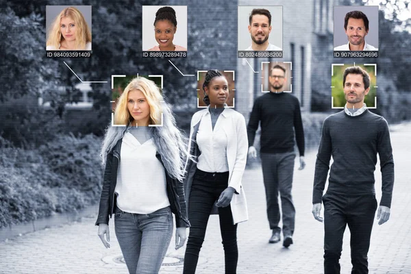 Selectieve Focus Van Mensen Gezichten Herkend Met Intellectueel Leersysteem — Stockfoto