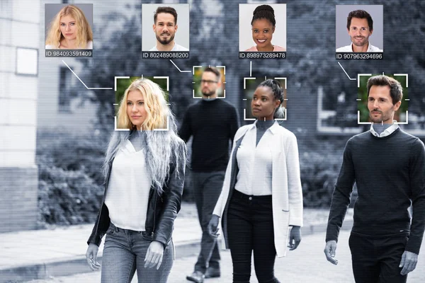 Selectieve Focus Van Mensen Gezichten Herkend Met Intellectueel Leersysteem — Stockfoto