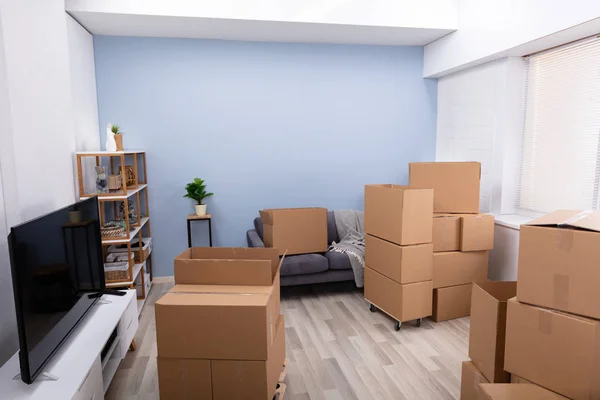 Stack Brown Moving Cardboard Box Hardwood Floor Living Room — Stok Foto