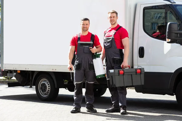 Retrato Técnico Sonriente Parado Contra Caja Herramientas Carga Camiones Las — Foto de Stock