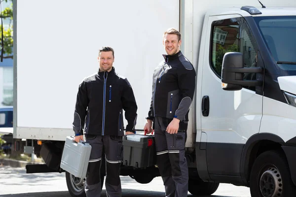 Retrato Sorrindo Duas Caixas Ferramentas Transporte Eletricista Masculino Contra Caminhão — Fotografia de Stock