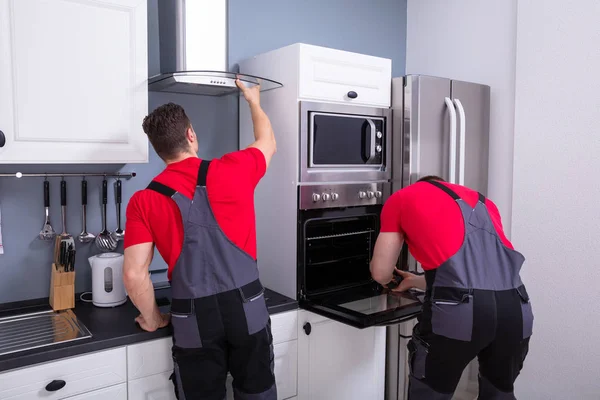 Two Male Technicians Fixing Exhaust Hood Oven Modular Kitchen — Stock Photo, Image