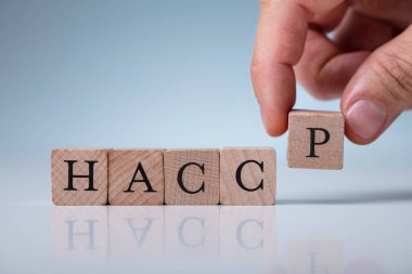 El Haccp Tahta Blokları Masada Ayarlanıyor