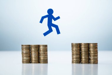 Daha yüksek maaşla bir işten diğerine atlayan kişi.