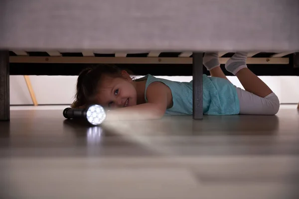 Little Girl Lying Bed Searching Something Flash Light Home — Stock Photo, Image