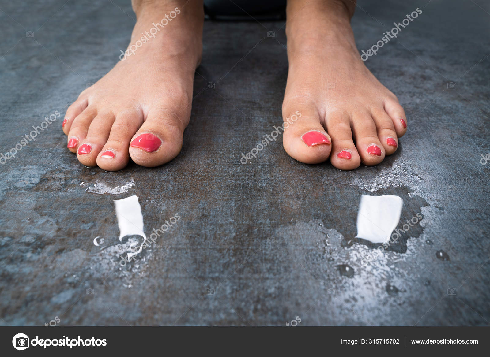 Black and tan sweaty toes