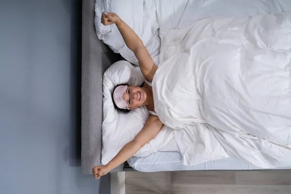 Woman Smiling While Waking Bed — Stock Photo, Image