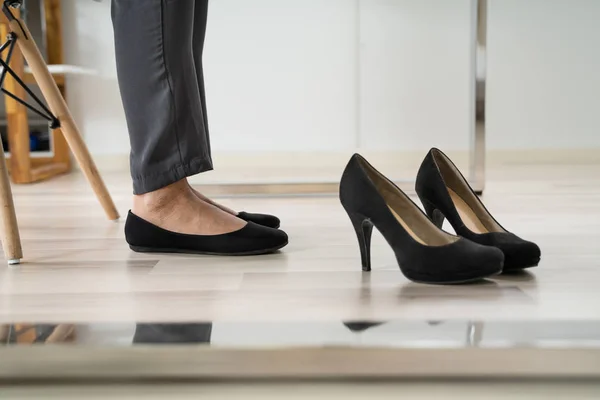 Businesswoman Changed More Comfortable Shoes Office — Stock Photo, Image