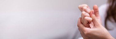 Kadın parmak çıtlatması. Parmak Pop ve Crack