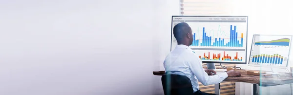 Predictive Analytics African American Analyst Working Data — Stock Photo, Image