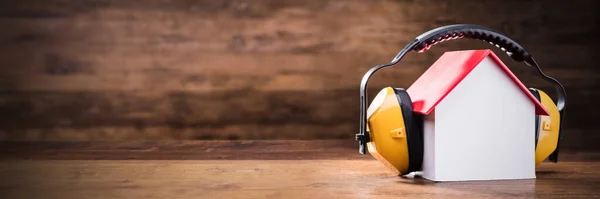 Casa Sonido Fuerte Aislamiento Oficina Casa Usando Auriculares — Foto de Stock