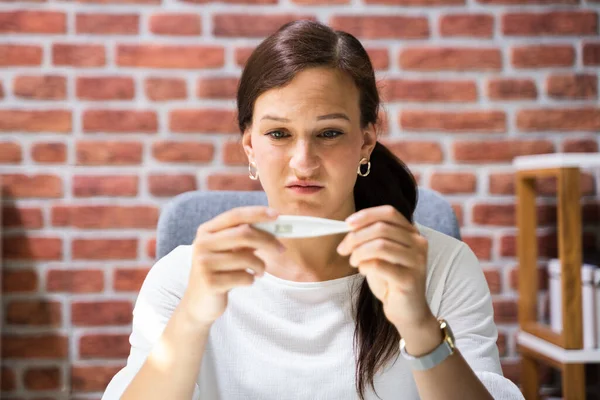 Malato Lavoratore Ufficio Che Soffre Influenza — Foto Stock