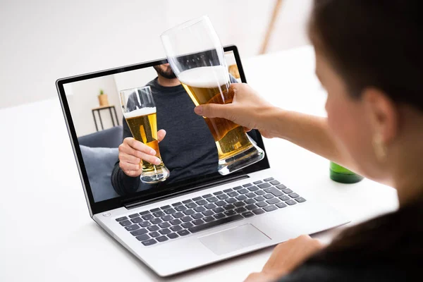 Online Virtual Beer Drinking Party Laptop — Stock Photo, Image