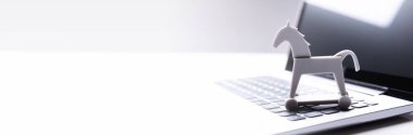 Truva Atı. Laptop Ekran Virüsü. Siber Suçlar 