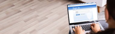 Web sitesindeki kayıt formu Parola ve Giriş ile