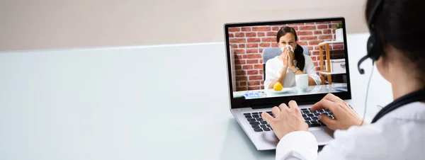 Doctor Talking Patient Video Chat Laptop Desk — Stock Photo, Image