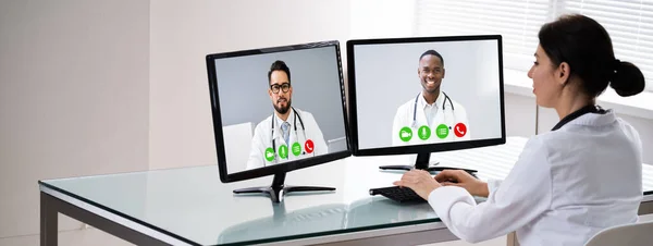 Médico Usando Tecnologia Videoconferência Elearning Online — Fotografia de Stock