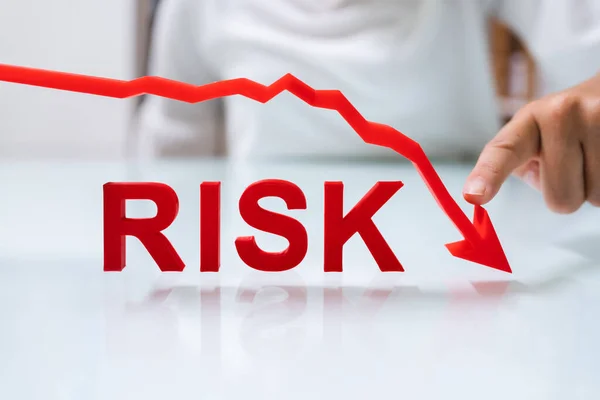 Finans Sektörüne Daha Riskle Yatırım Yap Düşme Riski — Stok fotoğraf