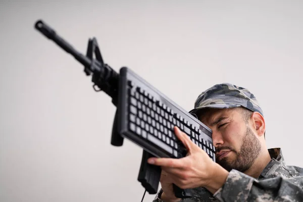 Social Cyber Warfare Army Soldier Using Computer Keyboard — Stock Photo, Image