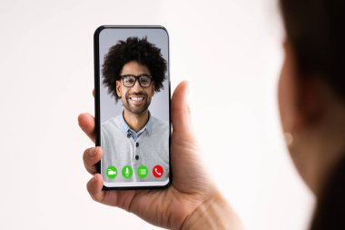 Cep telefonunda Videochat İş Eğitimi Çağrısı