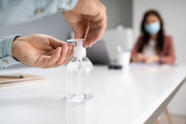 El masajı Alkol jeli El yıkama dezenfektanı
