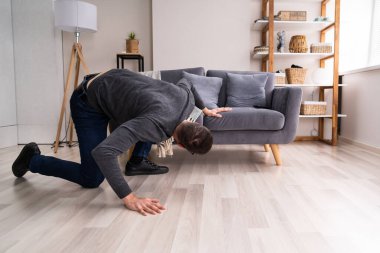 Bir şey kaybettim. Anahtarlar, Giysiler ya da Uzaktan Denetim Bulunuyor