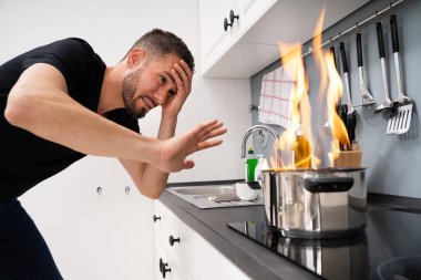 Mutfakta Kötü Yemek Kazası Felaketi. Ot Ateşi