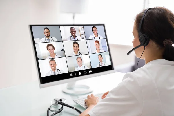 Medical Doctor Holding Online Elearning Video Conference — Stock Photo, Image