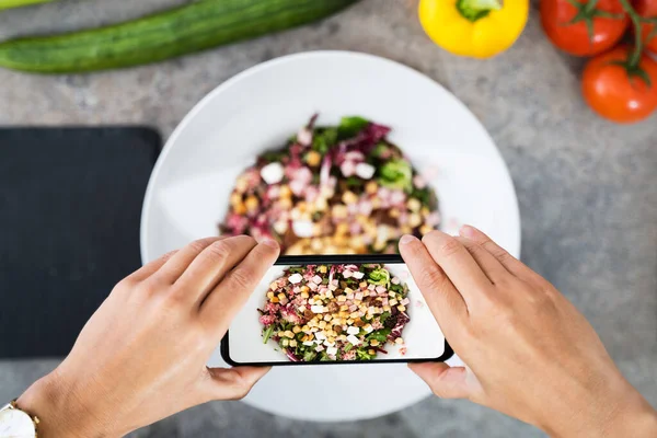 근접촬영 Woman Taking Picture Food Mobile Phone — 스톡 사진