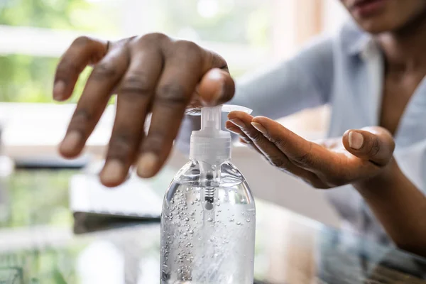 Hand Mit Alkohol Rub Gel Oder Händewaschen Desinfektionsmittel — Stockfoto