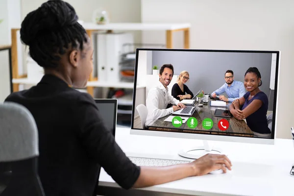 Mujer Africana Videoconferencia Llamada Negocios Pantalla Del Ordenador — Foto de Stock