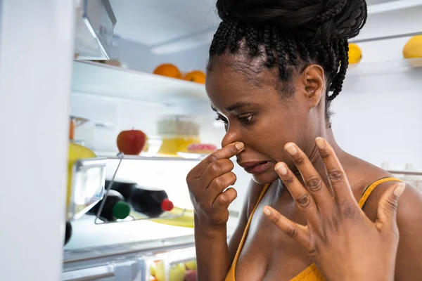 Гнилой Фруктовый Неприятный Запах Открытом Холодильнике Холодильнике — стоковое фото