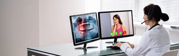 Doctor Talking Patient Video Chat Laptop Desk — Stock Photo, Image