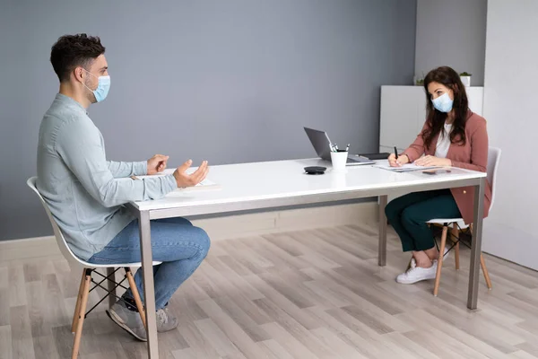 Entrevista Emprego Reunião Negócios Escritório Advocacia Vestindo Máscara Facial — Fotografia de Stock