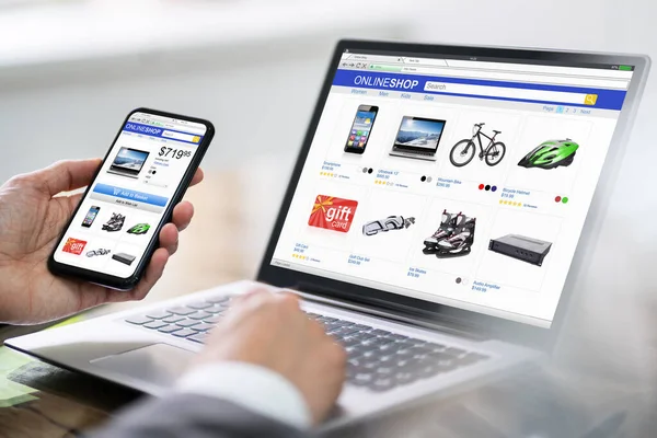 Online Commerce Winkel Met Telefoon Buurt Van Laptop — Stockfoto