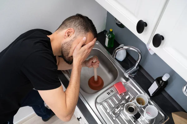 Cleaning Blocked Drain Clog Kitchen Sink Using Plunger — Stock Photo, Image