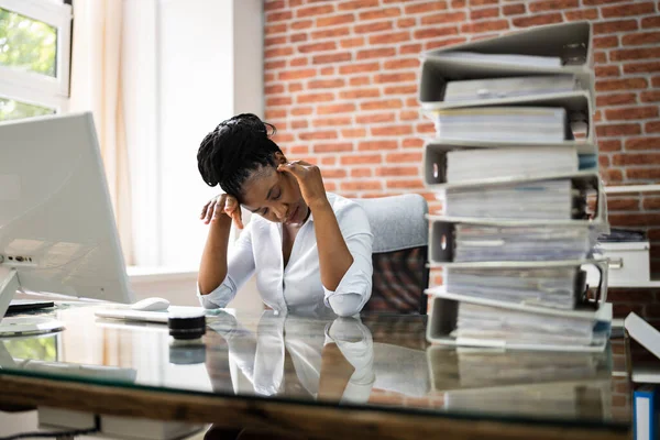 Mujer Negocios Afroamericana Cansada Estresada —  Fotos de Stock