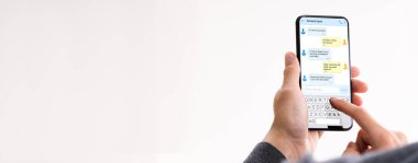 Cep Telefonu ya da Akıllı Telefon Kullanarak El Mesajlaşması İş Mesajı