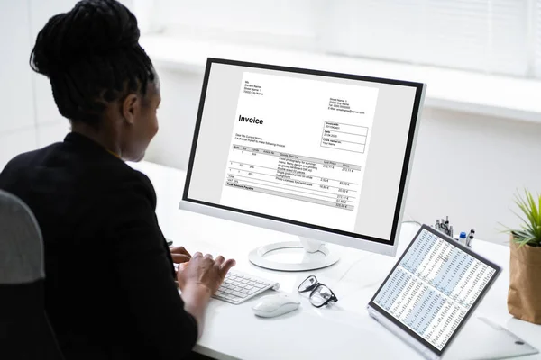 Online Electronic Invoice Management Desktop Computer — Stock Photo, Image