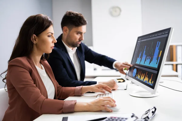 Asesor Financiero Analista Negocios Trabajando Computadoras — Foto de Stock