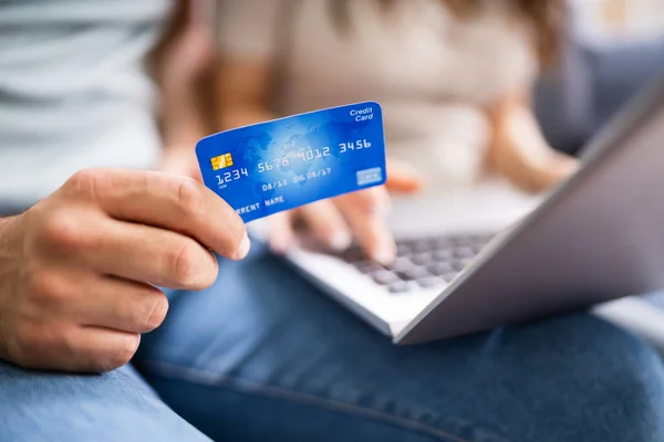 Couple Shopping Online Frau Kauft Internet Einzelhandel — Stockfoto