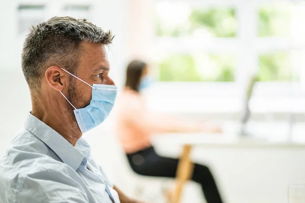 Mature Male Worker Office Wearing Medical Face Mask — Stock Photo, Image