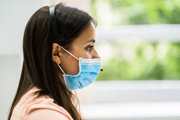 Call Center Telephone Operator Office Wearing Face Mask — Stock Photo, Image