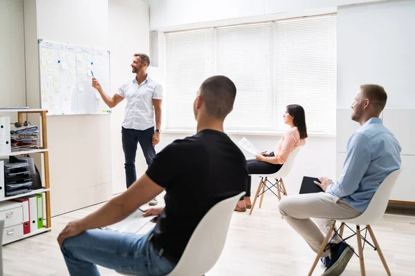 Reunión Equipo Negocios Presentación Con Distanciamiento Social — Foto de Stock