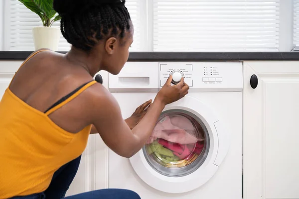 세탁용 세탁기를 — 스톡 사진