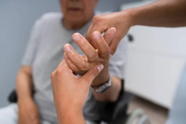 Tratamiento Médico Del Paciente Atención Médica Jubilación Más Vieja Por —  Fotos de Stock