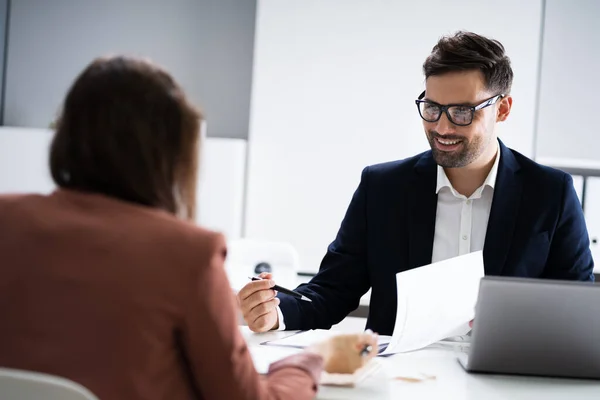 Entrevista Emprego Gerente Negócios Conversando Com Recrutador Reunião — Fotografia de Stock