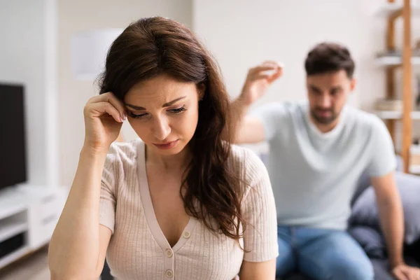 Infeliz Pareja Estresada Discutiendo Teniendo Pelea —  Fotos de Stock