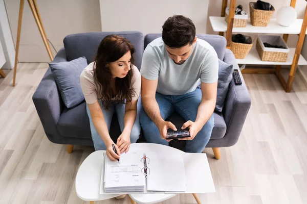 Familie Finanziellen Schwierigkeiten Hat Stress Wegen Schulden Und Geld — Stockfoto